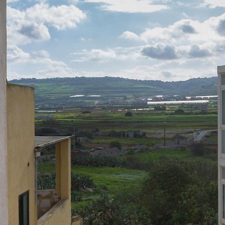 North Side Apartment 1 L-Imgarr Bagian luar foto