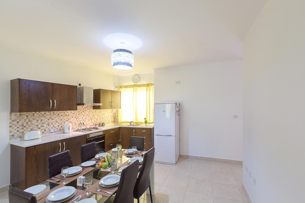 North Side Apartment 1 L-Imgarr Bagian luar foto