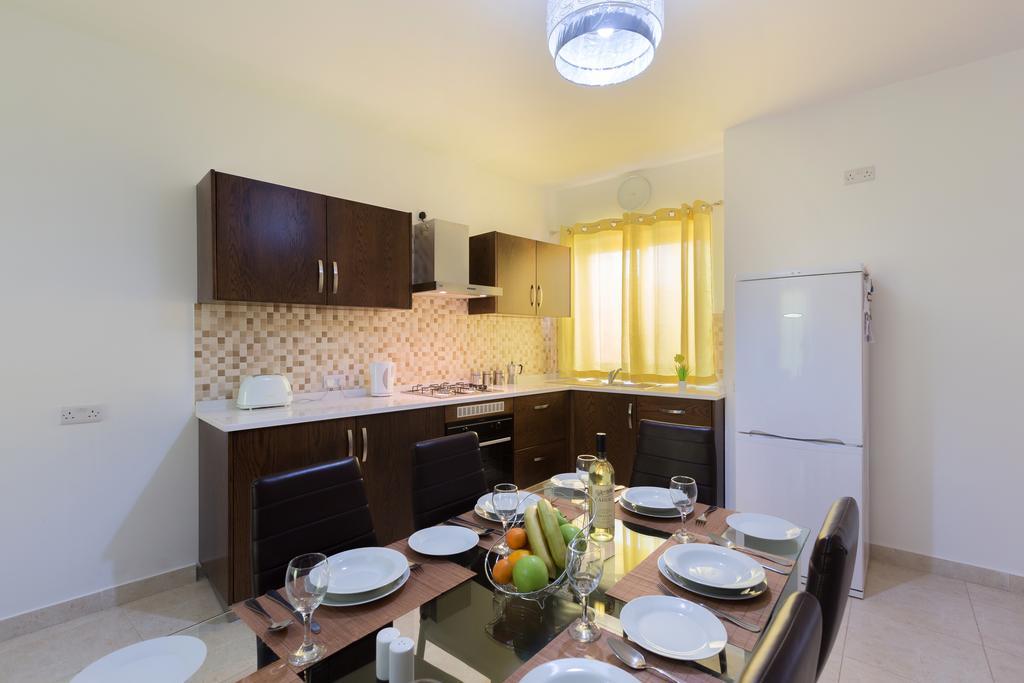 North Side Apartment 1 L-Imgarr Bagian luar foto